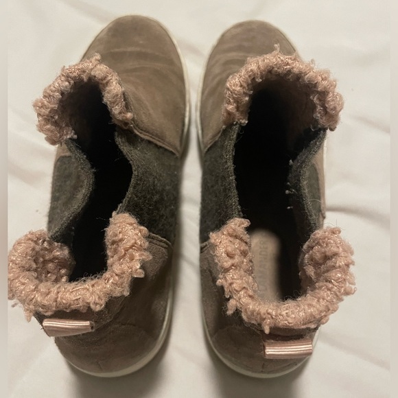 Suede Ankle Chelsea Boots with Fur Lining Beige US Size 8 - Picture 3 of 6